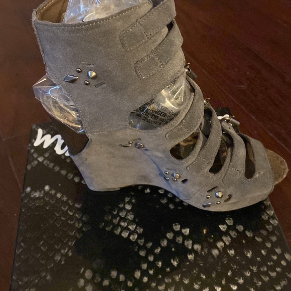 Womens studded, Pure Suede, RightSide Buckle Shoe, size 7.5 Sam Edelman - Picture 6 of 12